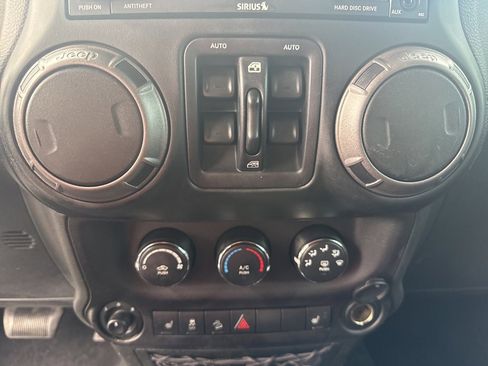 Used 2018 Jeep Wrangler Unlimited Sport S image 17