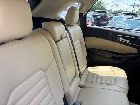 Used 2016 Ford Edge SEL w/ Equipment Group 201A FWD image 9