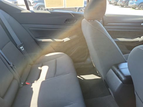 Used 2025 Nissan Altima 2.5 SV FWD image 9