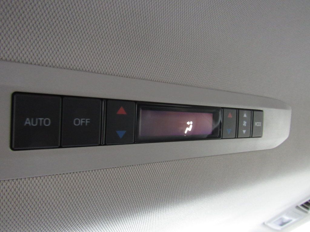 Certified 2023 Toyota Sienna XLE FWD image 33