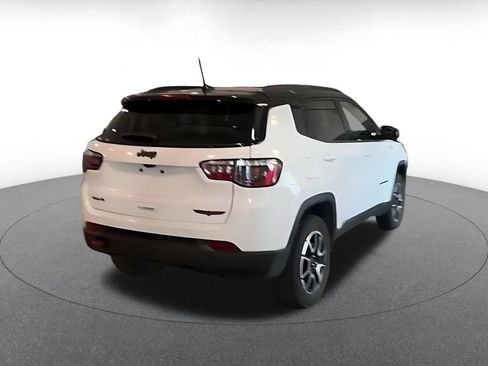 Used 2025 Jeep Compass Trailhawk AWD/4WD image 12