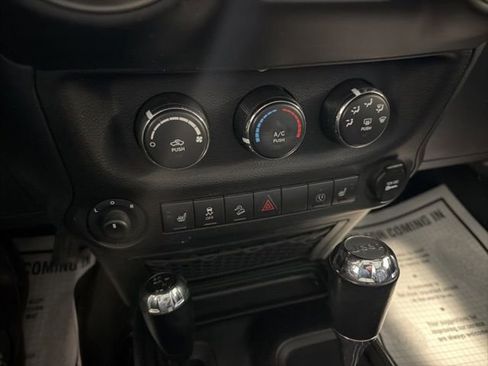 Used 2017 Jeep Wrangler Unlimited Rubicon w/ Connectivity Group AWD/4WD image 19