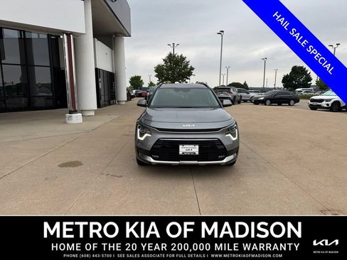 Used 2025 Kia Niro EX Touring FWD image 8