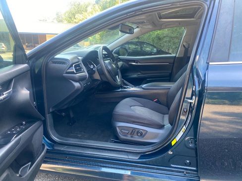 Used 2019 Toyota Camry LE w/ Convenience Package FWD image 14