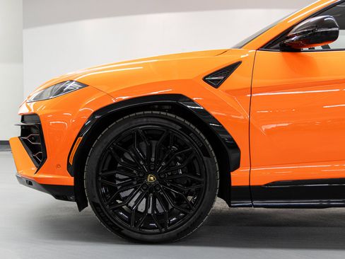 Used 2025 Lamborghini Urus SE image 4