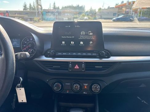 Used 2021 Kia Forte LXS image 10