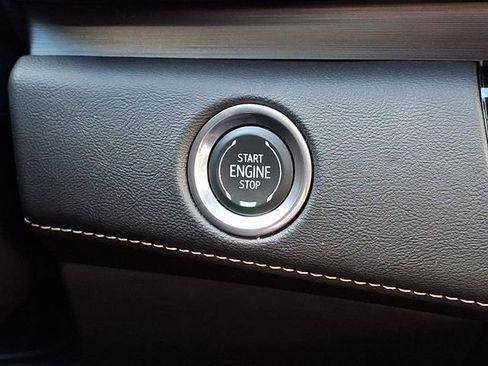 Used 2023 Cadillac Escalade Premium Luxury image 27