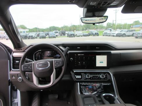 New 2026 GMC Sierra 3500 Denali w/ Denali Reserve Package AWD/4WD image 17