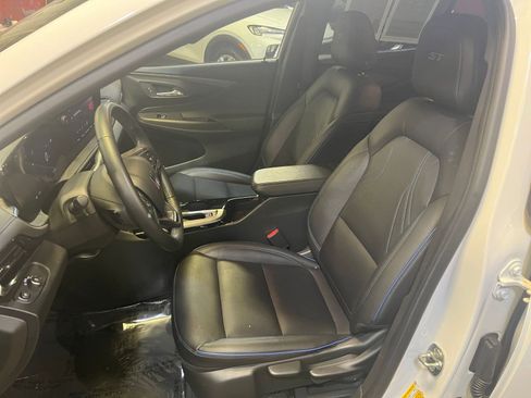 Used 2025 Buick Envista Sport Touring image 35