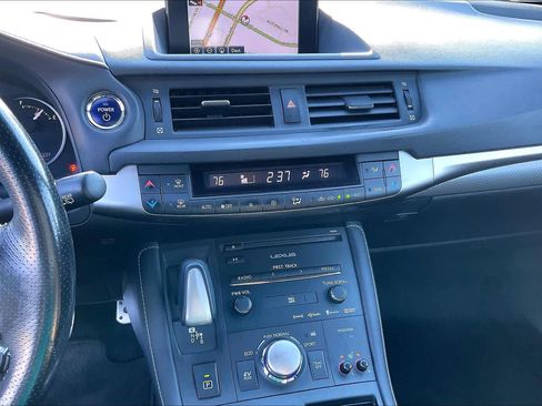 Used 2017 Lexus CT 200h image 35