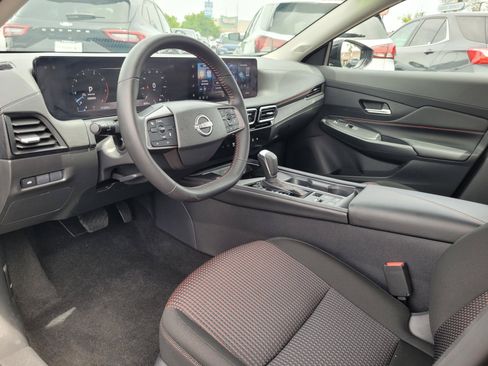 Used 2026 Nissan Sentra SR w/ Floor Mat Package FWD image 10