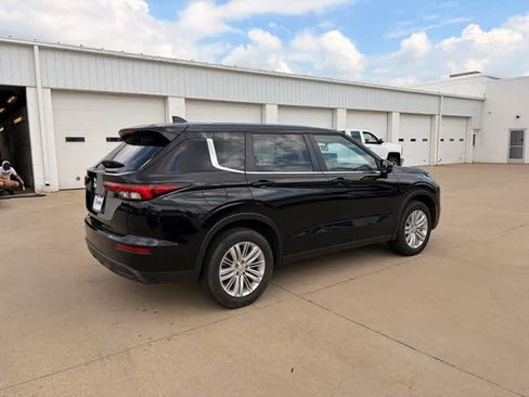 Used 2024 Mitsubishi Outlander ES AWD/4WD image 2