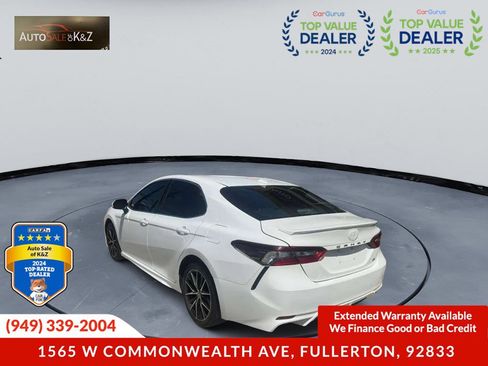 Used 2019 Toyota Camry SE w/ Convenience Package FWD image 4