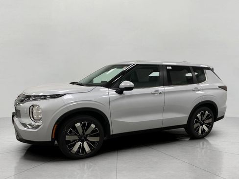 New 2026 Mitsubishi Outlander SE image 8