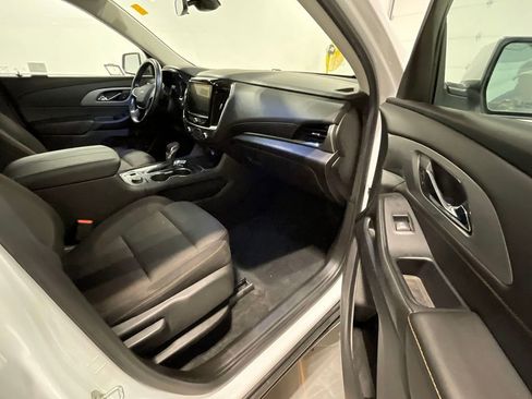 Used 2021 Chevrolet Traverse LT image 25