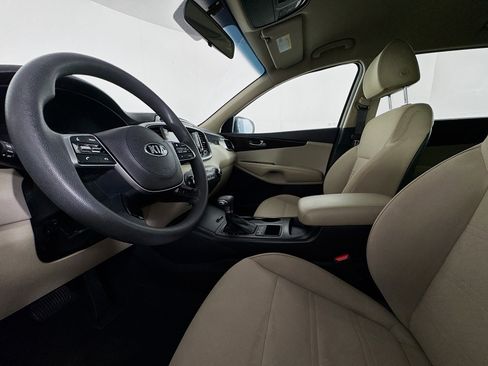 Used 2019 Kia Sorento LX image 49