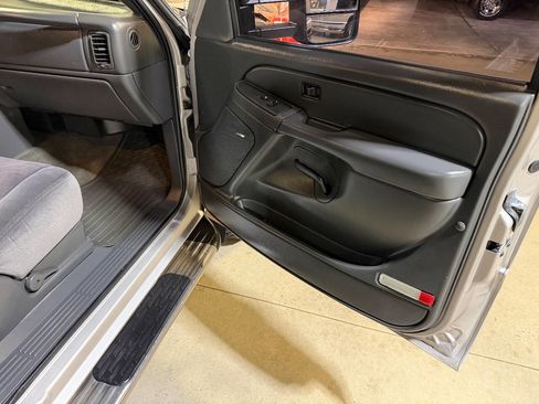 Used 2006 GMC Sierra 3500 SLE w/ Heavy-Duty Power Package image 30