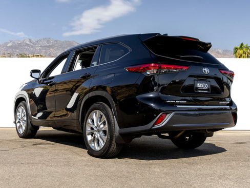 Used 2023 Toyota Highlander Limited AWD/4WD image 4