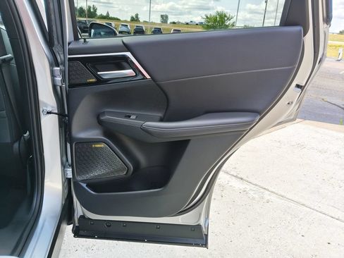 New 2026 Mitsubishi Outlander SE AWD/4WD image 32