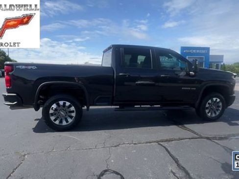Used 2024 Chevrolet Silverado 2500 Custom w/ Custom Value Package AWD/4WD image 9