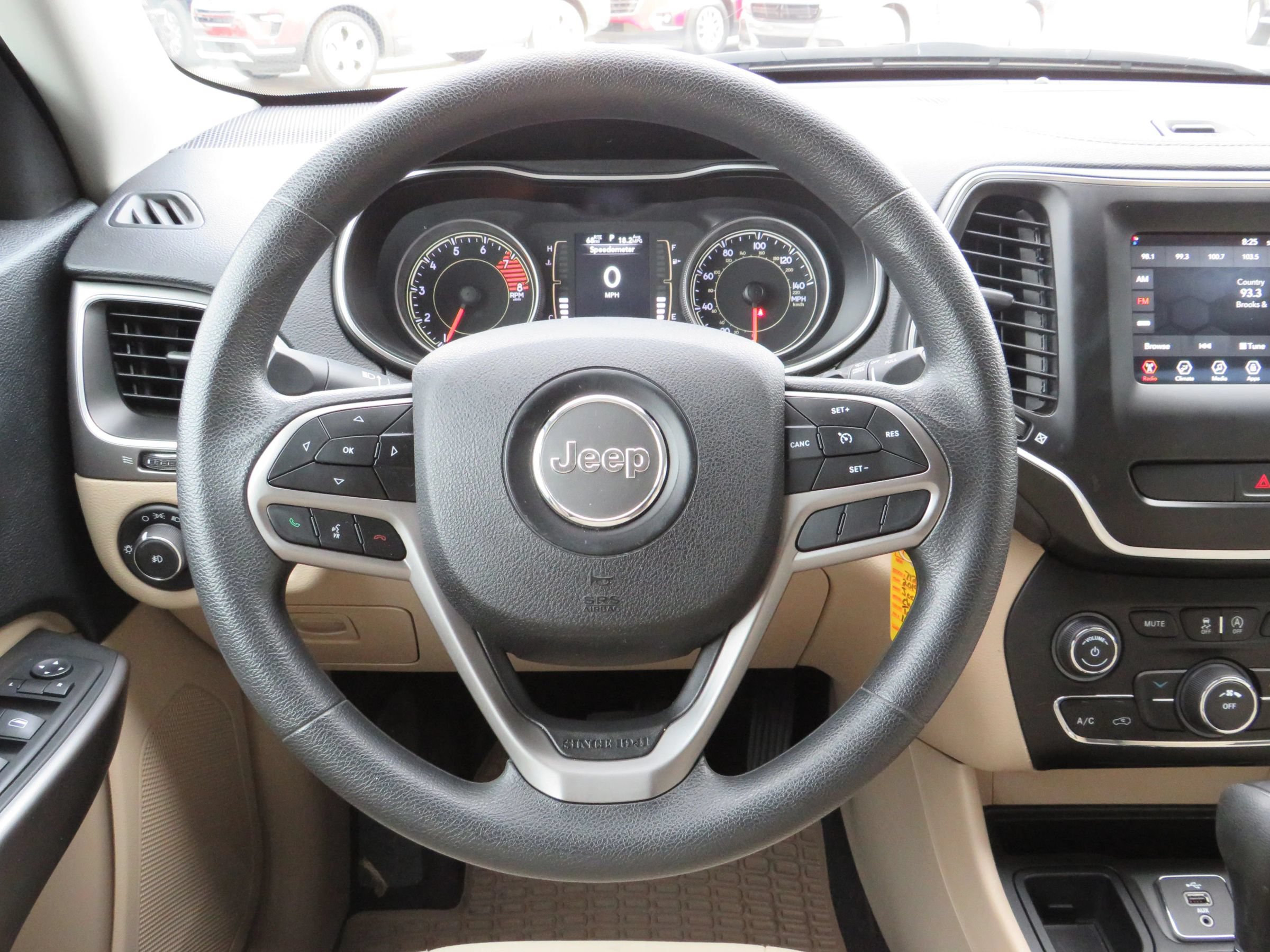 Used 2019 Jeep Cherokee Latitude w/ Popular Appearance Group FWD image 13