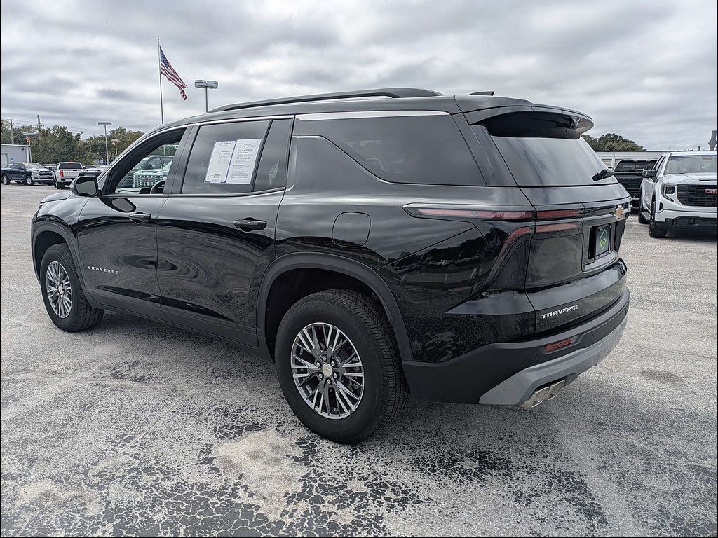 Used 2026 Chevrolet Traverse LT FWD image 10