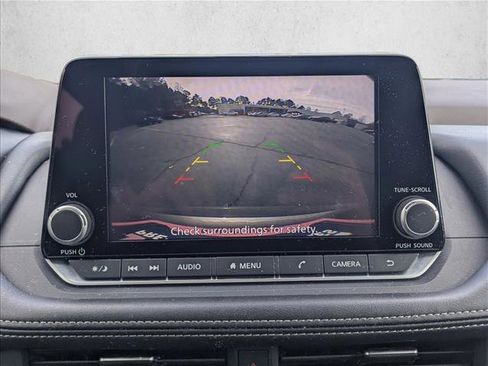 Used 2023 Nissan Rogue S image 16