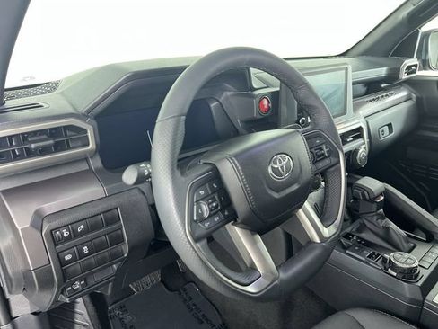Used 2026 Toyota Tacoma TRD Off-Road AWD/4WD image 10