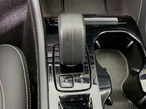 Used 2023 Volvo XC40 B5 Plus w/ Climate Package image 25