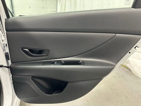 Used 2025 Hyundai Elantra Sport image 45