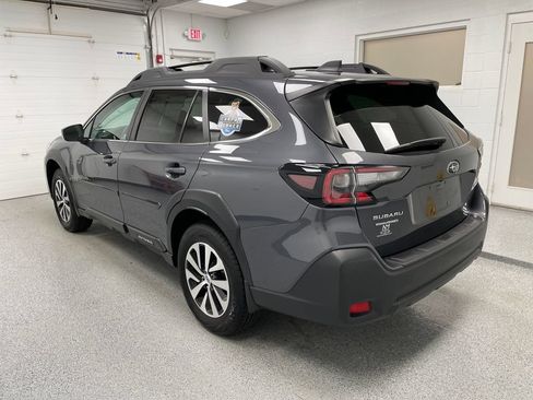 Used 2025 Subaru Outback Premium AWD/4WD image 9