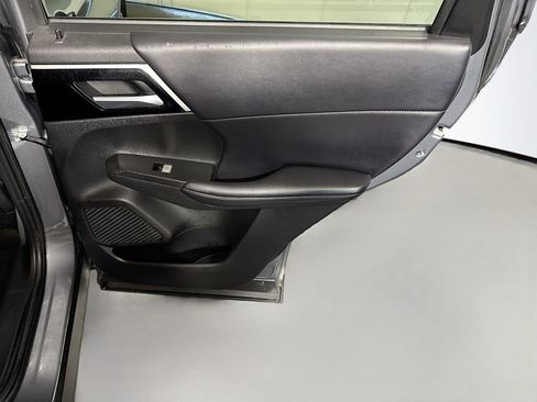 Used 2024 Mitsubishi Outlander SE Black Edition image 28