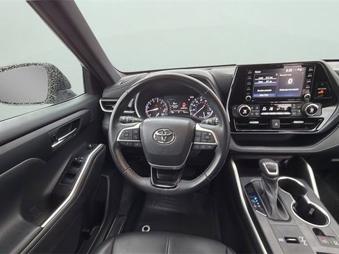 Used 2022 Toyota Highlander XSE image 22