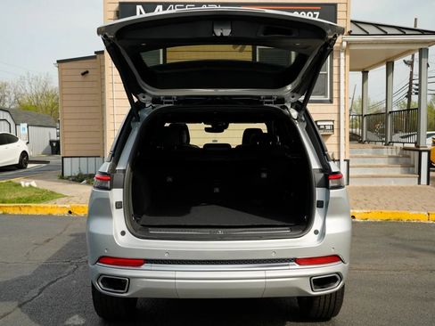 Used 2022 Jeep Grand Cherokee Summit AWD/4WD image 21