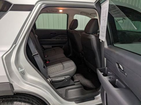 Used 2025 Nissan Pathfinder SV image 27