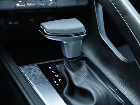 Used 2023 Hyundai Elantra SEL w/ Preferred Accessory Package image 37