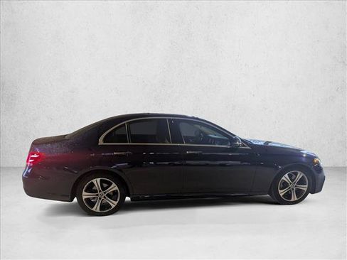 Used 2018 Mercedes-Benz E 300 image 4