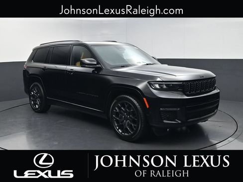 Used 2024 Jeep Grand Cherokee L Summit w/ Advanced Protech Group IV AWD/4WD image 3