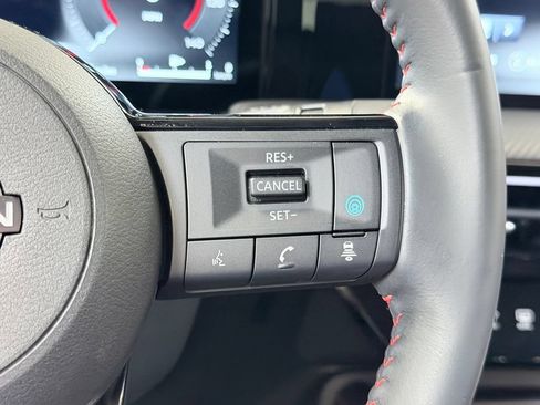 Used 2025 Nissan Kicks SR AWD/4WD image 44