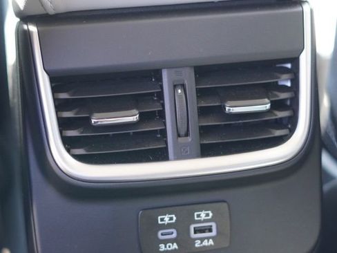 Used 2025 Subaru Outback Premium AWD/4WD image 34