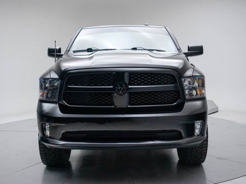 Used 2017 RAM 1500 Express w/ Black Ram 1500 Express Group AWD/4WD image 9