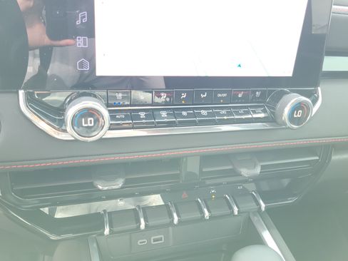 Used 2025 Chevrolet Colorado Z71 w/ Z71 Convenience Package 2 image 25