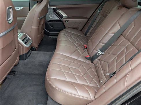 Used 2023 BMW 740i w/ Parking Assistance Package RWD image 21