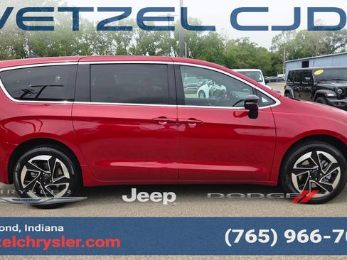 New 2027 Chrysler Pacifica Limited AWD/4WD image 7