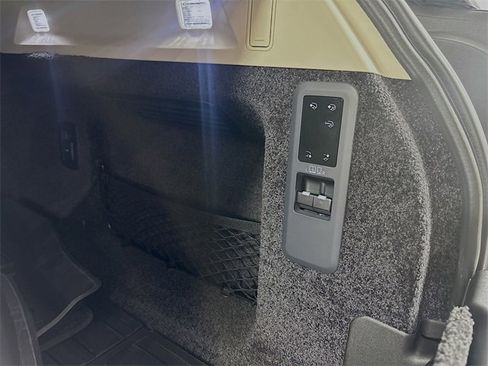 New 2025 Land Rover Range Rover SE image 24