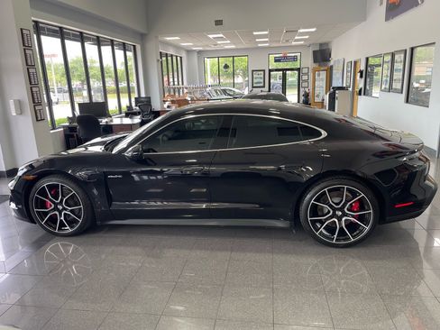 Used 2025 Porsche Taycan 4S AWD/4WD image 2