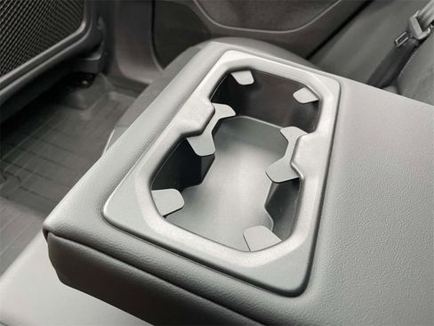 Used 2022 Volvo XC40 T5 R-Design w/ Climate Package image 12