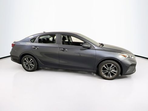 Used 2022 Kia Forte LXS image 4