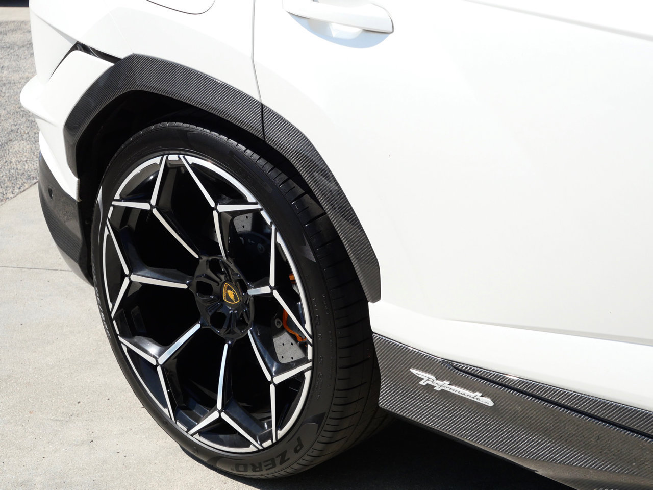 Used 2024 Lamborghini Urus Performante AWD/4WD image 16