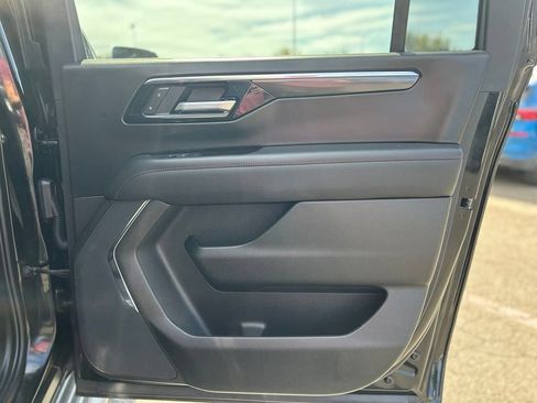 Used 2026 Chevrolet Suburban RST AWD/4WD image 19